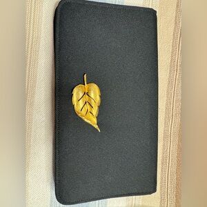 Black leaf purse